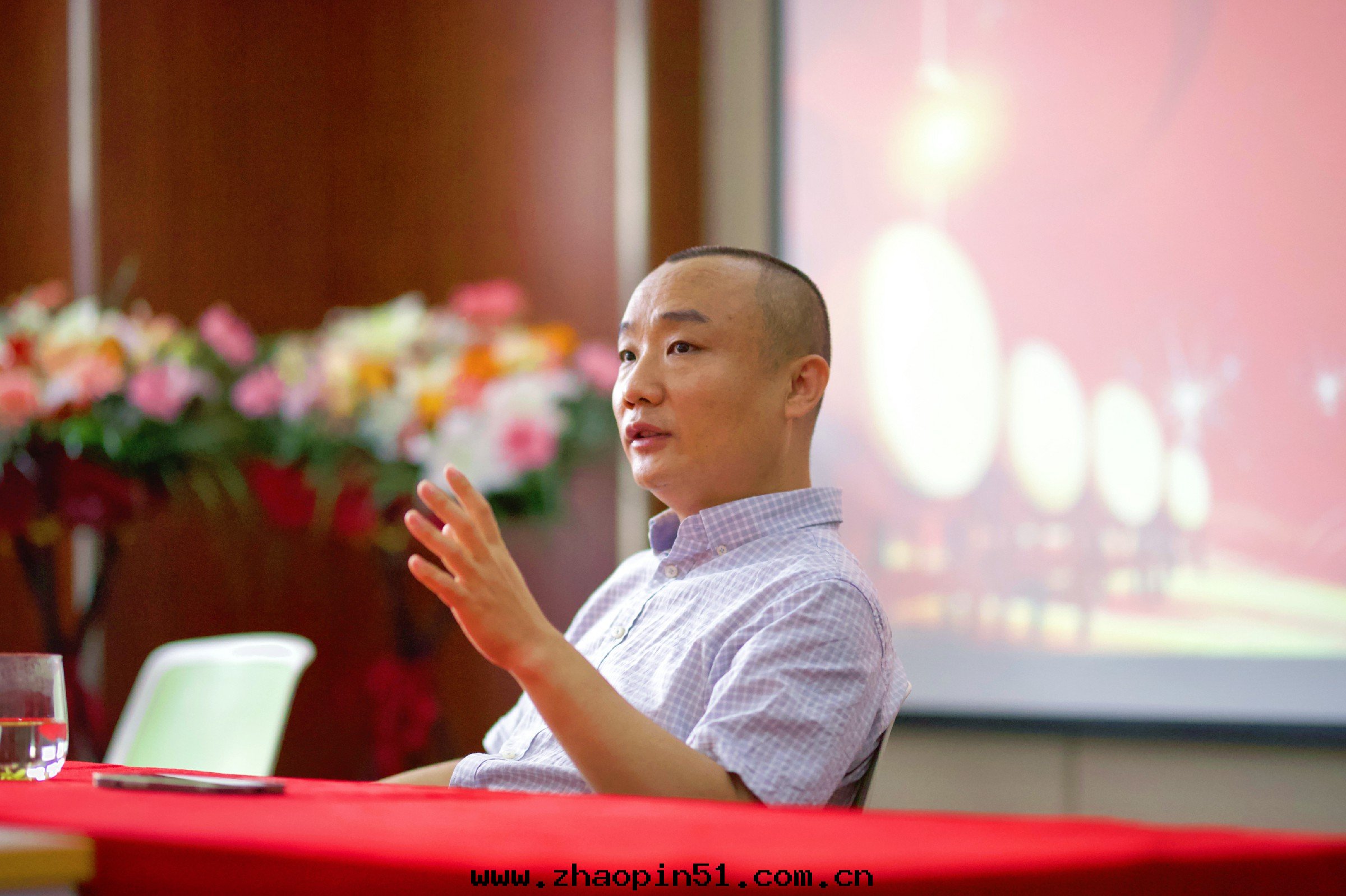 共(gòng)享發(fà)展(zhǎn)，共(gòng)創未来(lái)